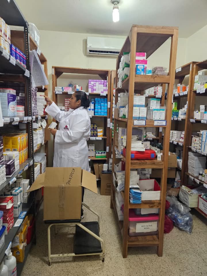 AUIXILIAR DE FARMACIA Y ATENCIÓN AL CLIENTE – hibrido
